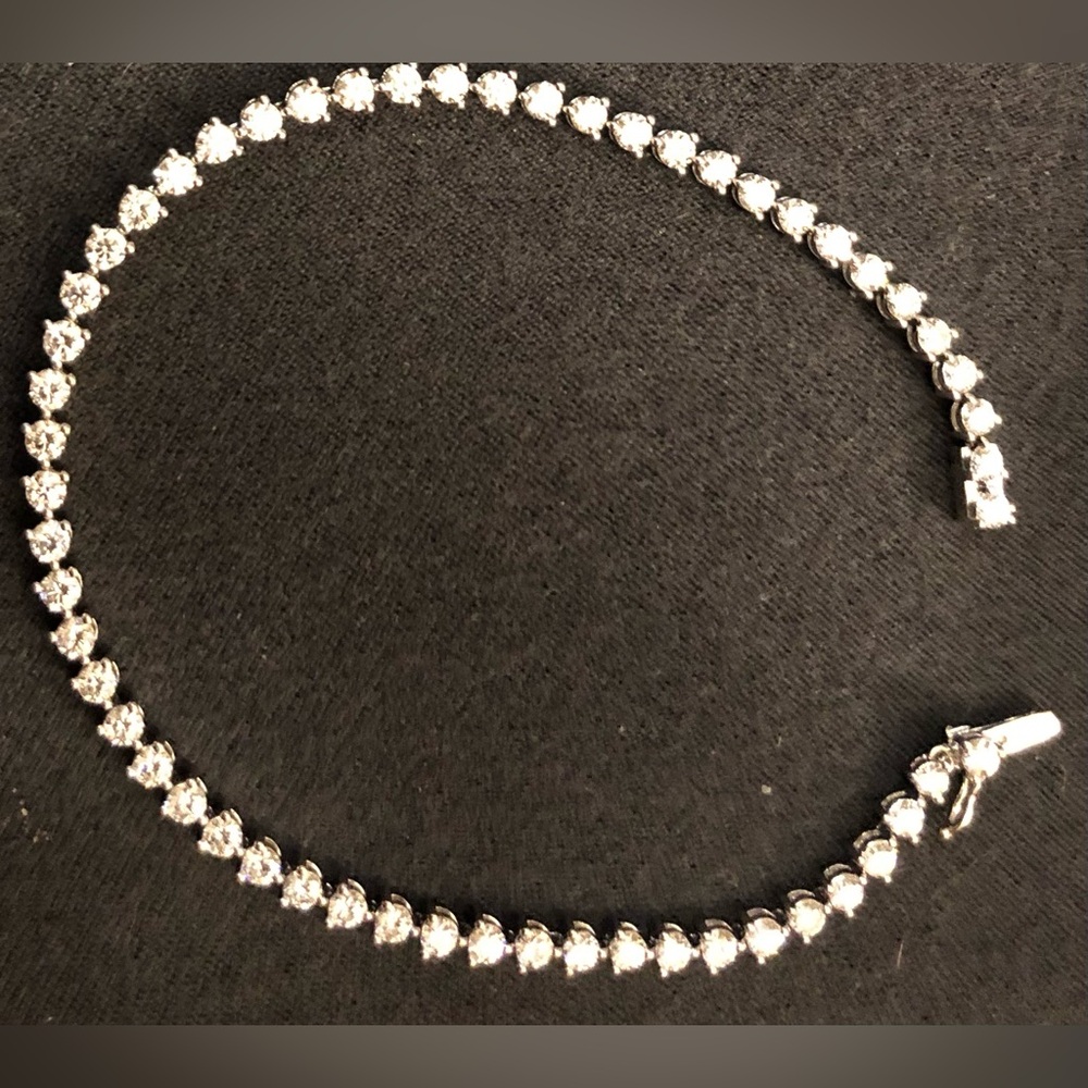 Diamond tennis bracelet
